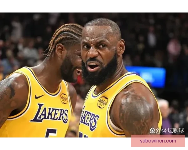 詹姆斯谈与布朗尼单挑时篮板碎裂：更专注高尔夫与国际象棋未来发展